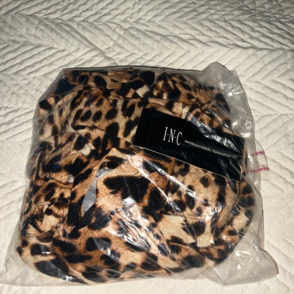 Inc International Concepts Women's Leopard Print Surplice Top - Picture 3 of 3